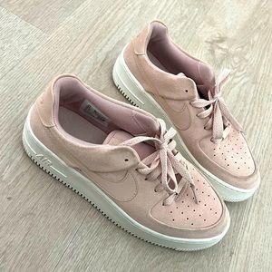 Nike Air Force 1 Sage Low in Pink Suede